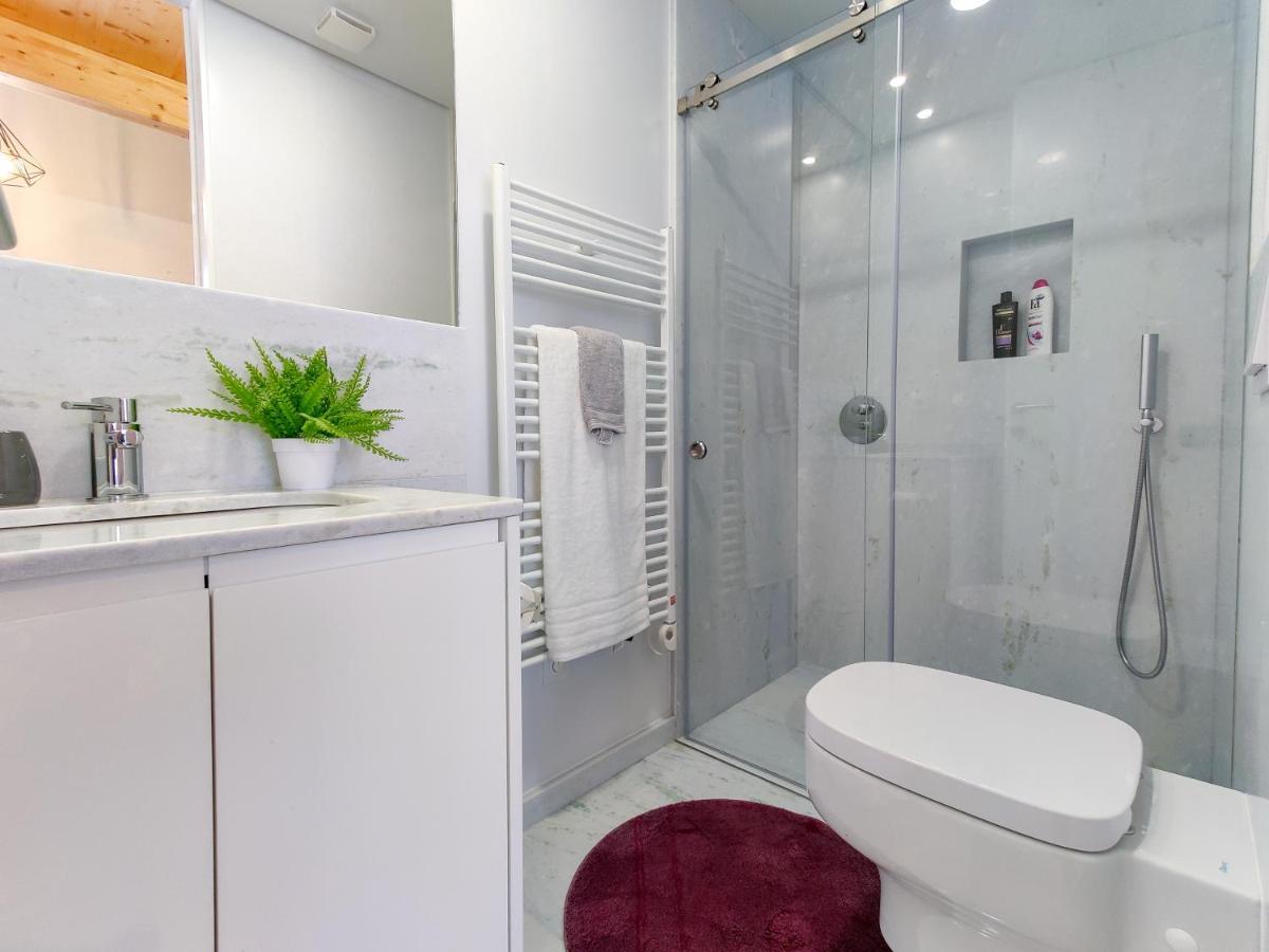 Coutinho Apartment - Modern Ap In The City Centre With Balcony Виана до Кастело Екстериор снимка